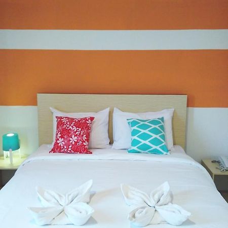 Leos Hotel Tomohon Экстерьер фото