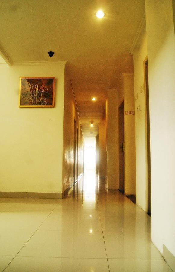 Leos Hotel Tomohon Экстерьер фото