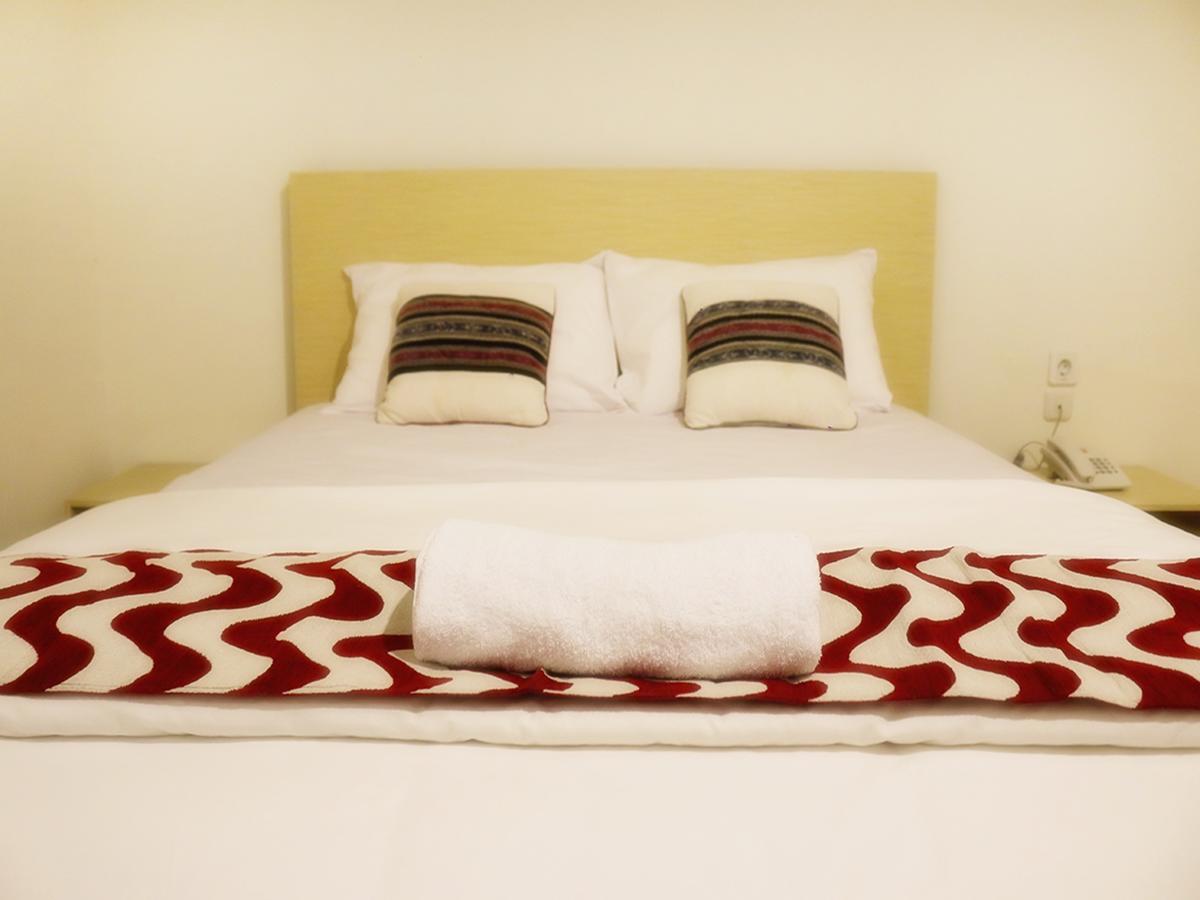 Leos Hotel Tomohon Экстерьер фото
