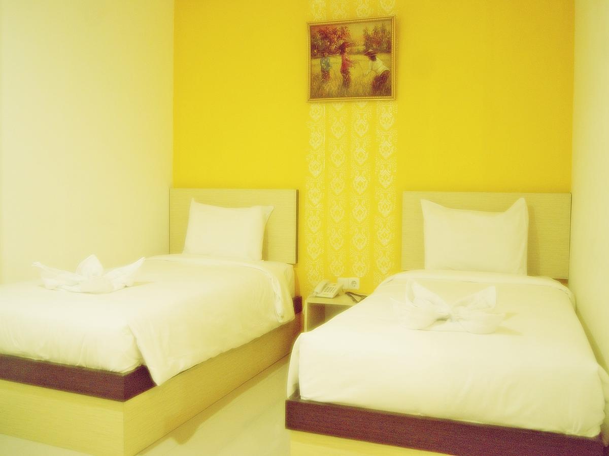 Leos Hotel Tomohon Экстерьер фото