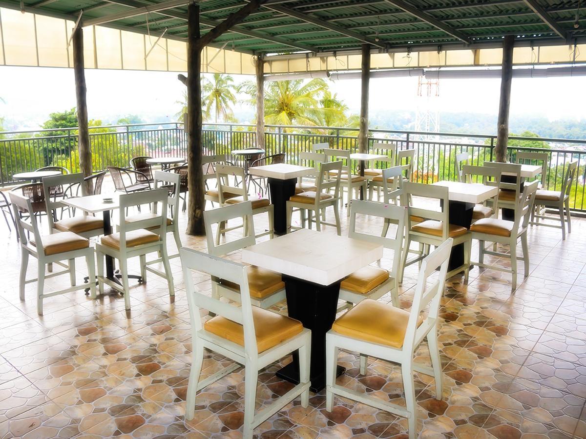 Leos Hotel Tomohon Экстерьер фото