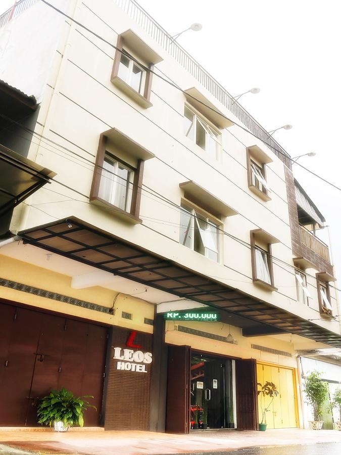 Leos Hotel Tomohon Экстерьер фото