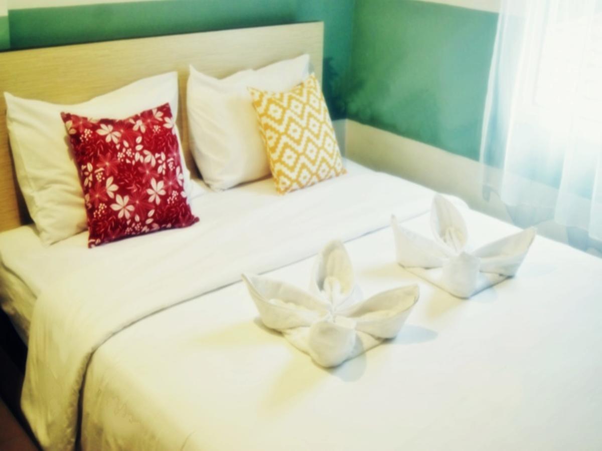 Leos Hotel Tomohon Экстерьер фото