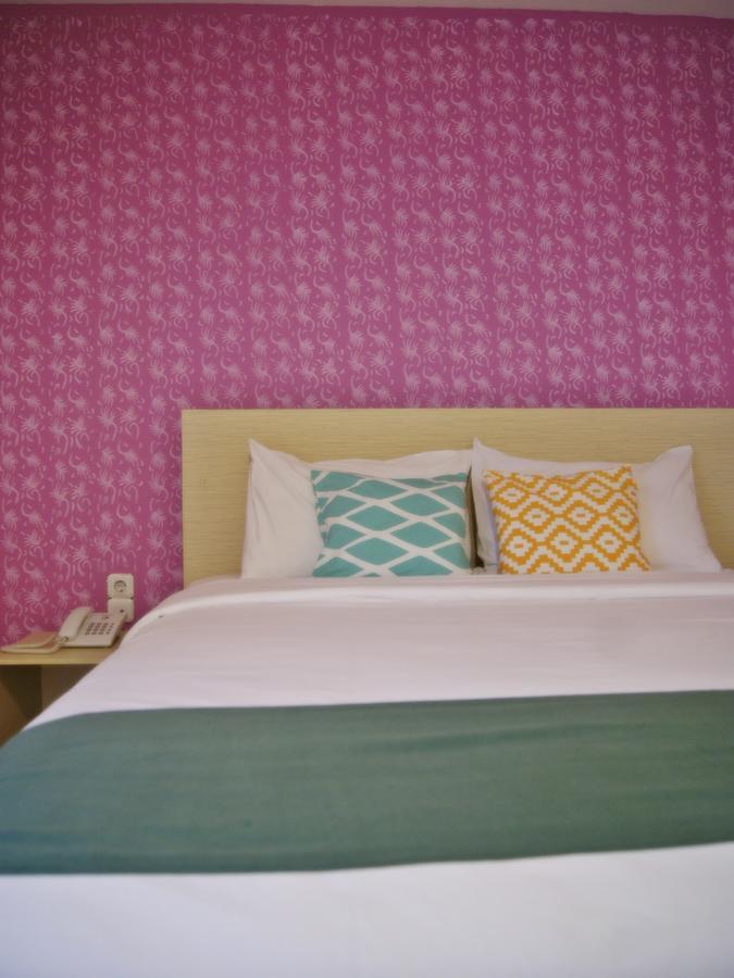 Leos Hotel Tomohon Экстерьер фото