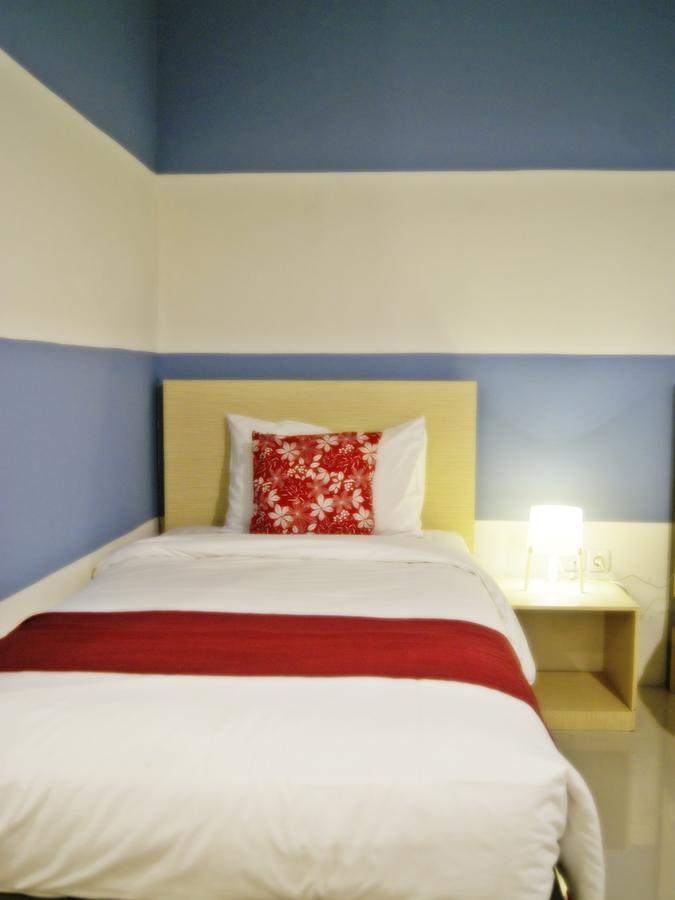 Leos Hotel Tomohon Экстерьер фото
