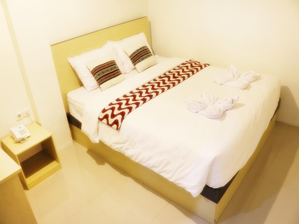 Leos Hotel Tomohon Экстерьер фото