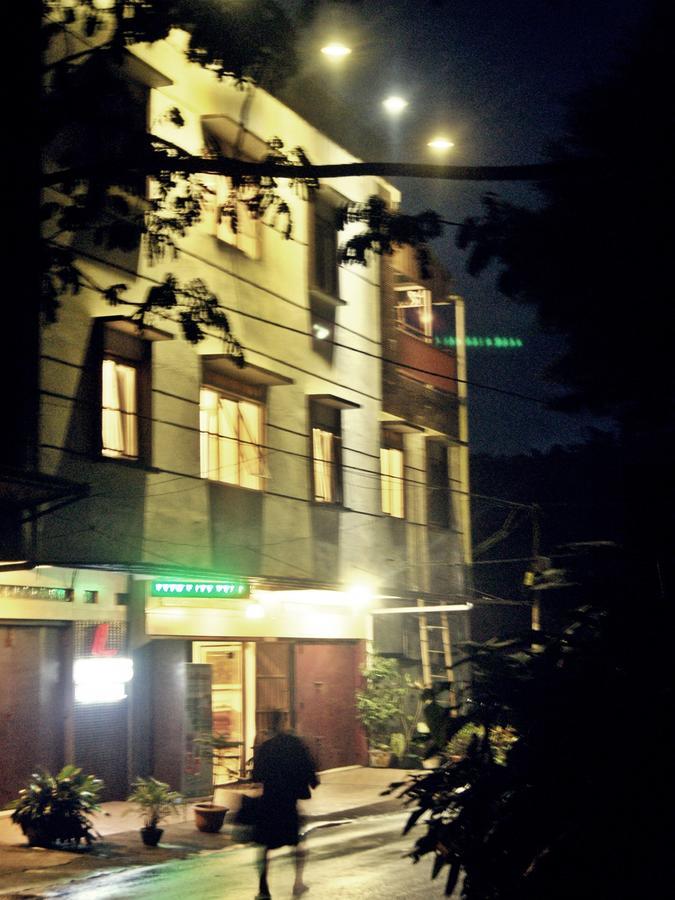 Leos Hotel Tomohon Экстерьер фото