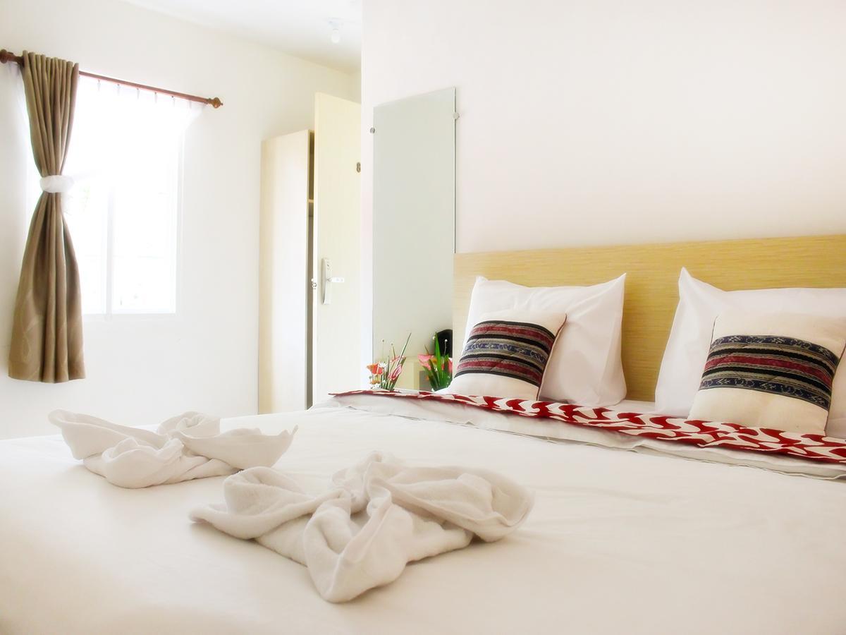 Leos Hotel Tomohon Экстерьер фото